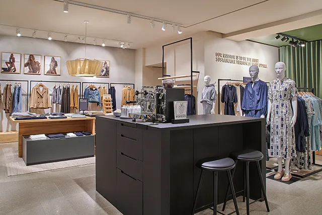 Marc OPoloStore Opening Bolzanointerni Alpi Fashion Magazine Interno del negozio Marc OPolo a Bolzano con design Scandinavian Studio 20 arredi in legno e atmosfera minimalista